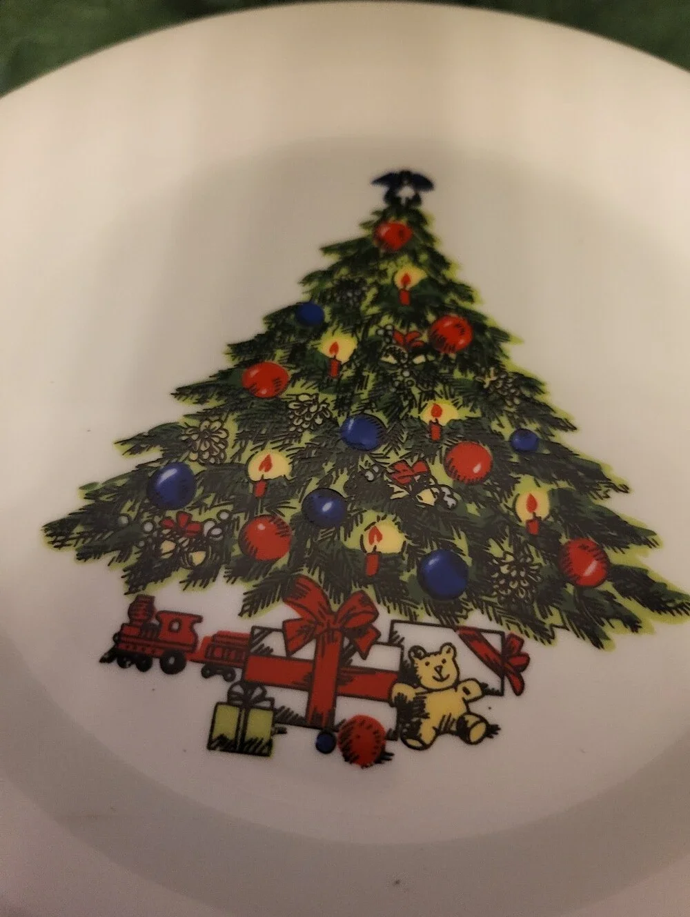 Seagull Fine Porcelain Set Of 8 White Christmas Tree Dinner Plates